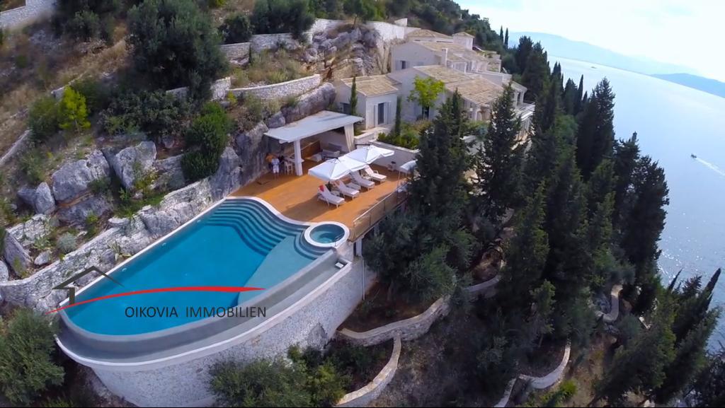 Gelegenheit, eine der wenigen Residenzen an der begehrtesten Nordostküste von Korfu zu erwerben!